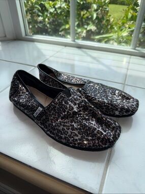 Toms Sequined Leopard Slip-On Flats in Sparkle Black and Brown Leopard